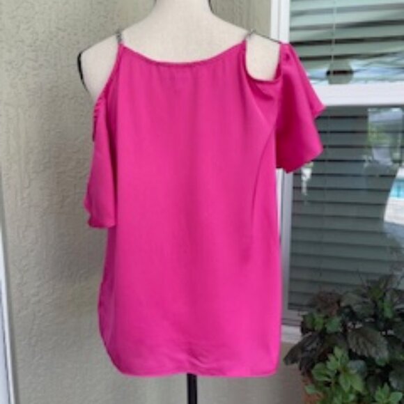 Stunning Hot Pink off the shoulder top with chain straps - Picture 3 of 6